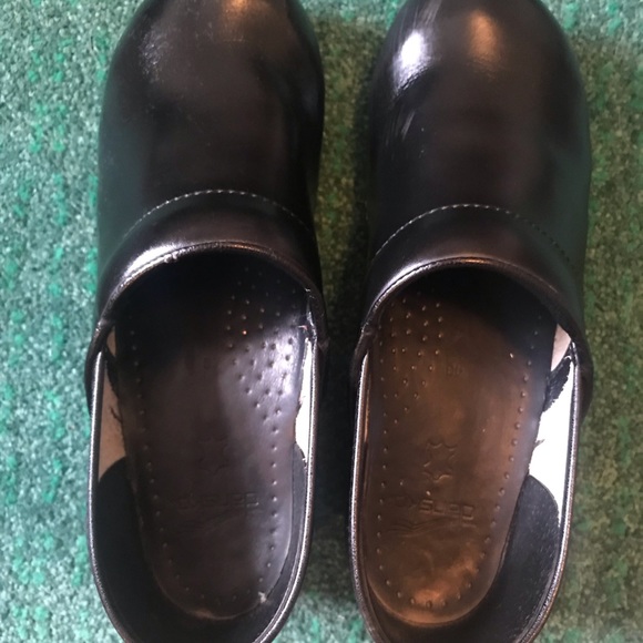 Dansko Shoes - GUC Dansko Clogs
